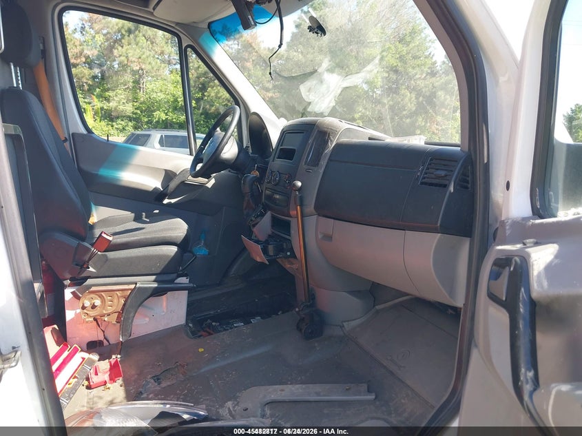 2011 Mercedes-benz Sprinter VIN WD3PE8CB5B5606048 IAAI salvage auction — RIGHT FRONT, Clear (Virginia), sold $600 on 2026-07-29 (photo 5)