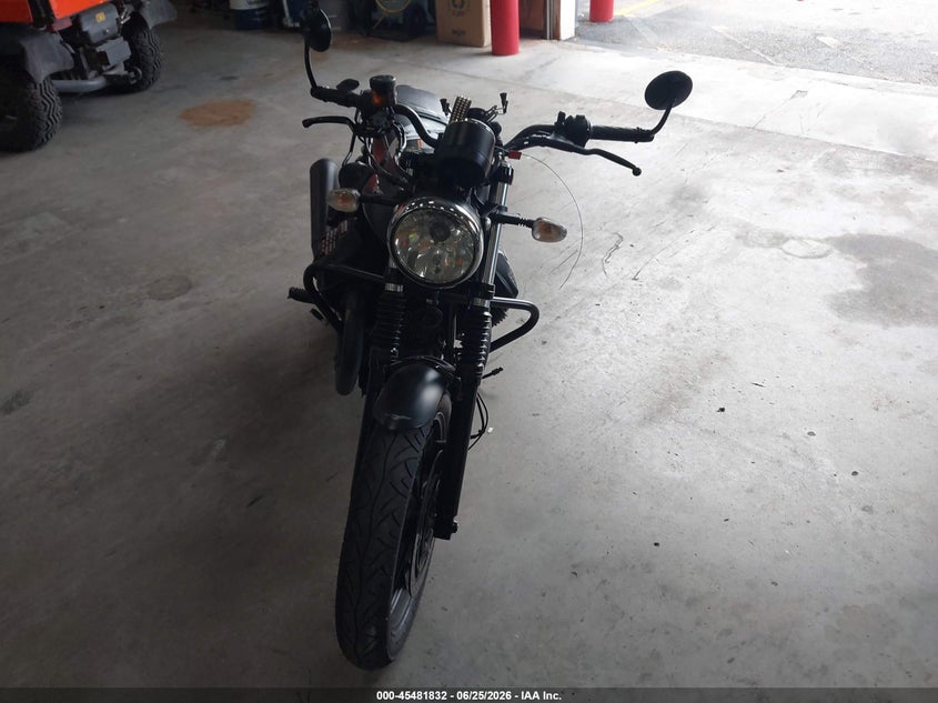 2017 Moto guzzi VIN ZGULDU003HM000231 IAAI salvage auction — REAR END, Salvage Title, sold $1,775 on 2026-08-11 (photo 5)