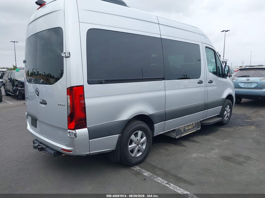 2021 Mercedes-benz Sprinter VIN W1Z70FGY4MT049386 IAAI salvage auction — RIGHT SIDE, Salvage Title, sold $16,950 on 2026-07-17 (photo 4)