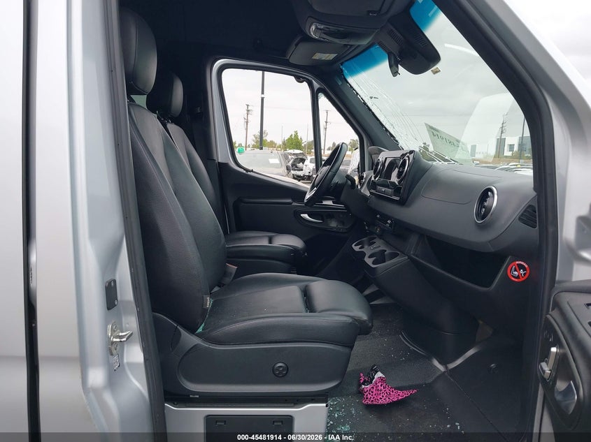 2021 Mercedes-benz Sprinter VIN W1Z70FGY4MT049386 IAAI salvage auction — RIGHT SIDE, Salvage Title, sold $16,950 on 2026-07-17 (photo 5)
