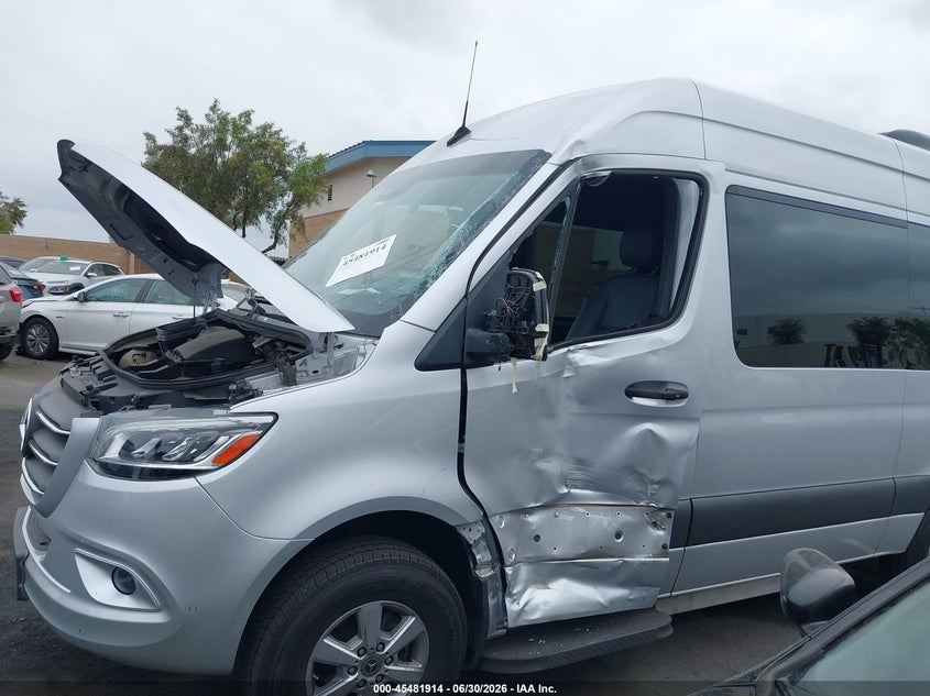 2021 Mercedes-benz Sprinter VIN W1Z70FGY4MT049386 IAAI salvage auction — RIGHT SIDE, Salvage Title, sold $16,950 on 2026-07-17 (photo 6)