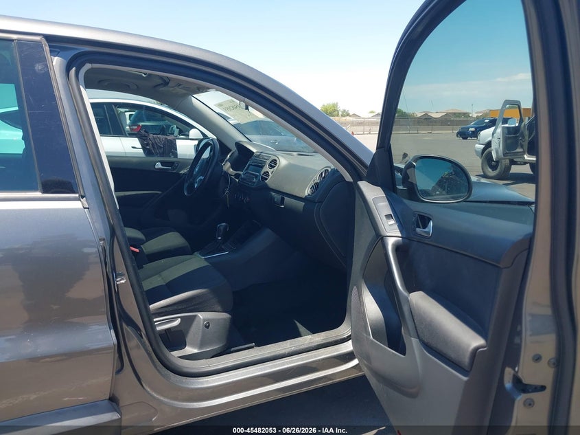 2013 Volkswagen Tiguan VIN WVGBV3AX0DW613757 IAAI salvage auction — RIGHT FRONT, Salvage Title, sold $1,500 on 2026-08-11 (photo 5)