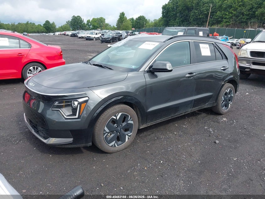2025 Kia Niro VIN KNDCR3L18S5140621 IAAI salvage auction — SIDE, Salvage Title, sold $9,800 on 2026-08-22 (photo 2)