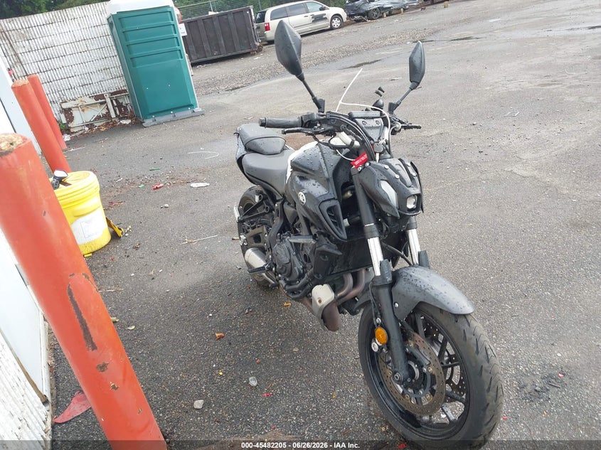 2024 Yamaha Mt VIN JYARM32E3RA011292 IAAI salvage auction — SIDE, Salvage Title, sold $1,050 on 2026-07-28 (photo 1)