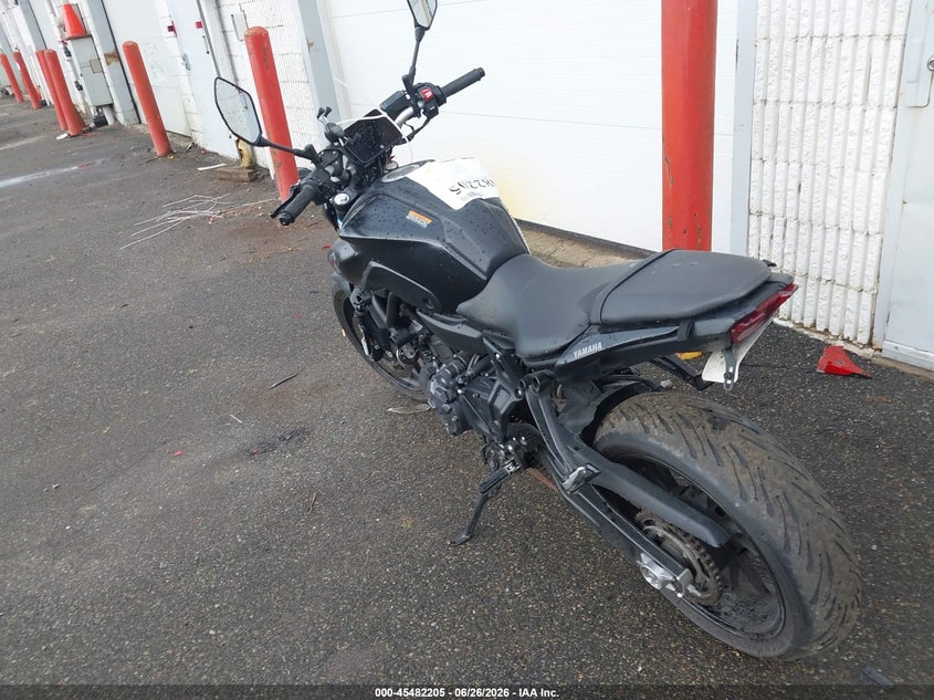 2024 Yamaha Mt VIN JYARM32E3RA011292 IAAI salvage auction — SIDE, Salvage Title, sold $1,050 on 2026-07-28 (photo 3)