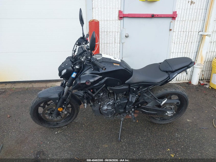 2024 Yamaha Mt VIN JYARM32E3RA011292 IAAI salvage auction — SIDE, Salvage Title, sold $1,050 on 2026-07-28 (photo 9)