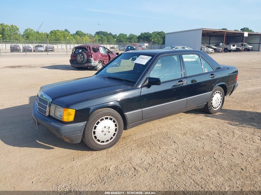1992 Mercedes-benz 190 VIN WDBDA28D7NF901693 IAAI salvage auction — NORMAL WEAR, Clear (Tennessee), sold $3,750 on 2026-07-08 (photo 2)