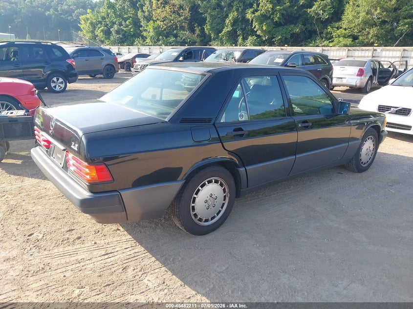 1992 Mercedes-benz 190 VIN WDBDA28D7NF901693 IAAI salvage auction — NORMAL WEAR, Clear (Tennessee), sold $3,750 on 2026-07-08 (photo 4)
