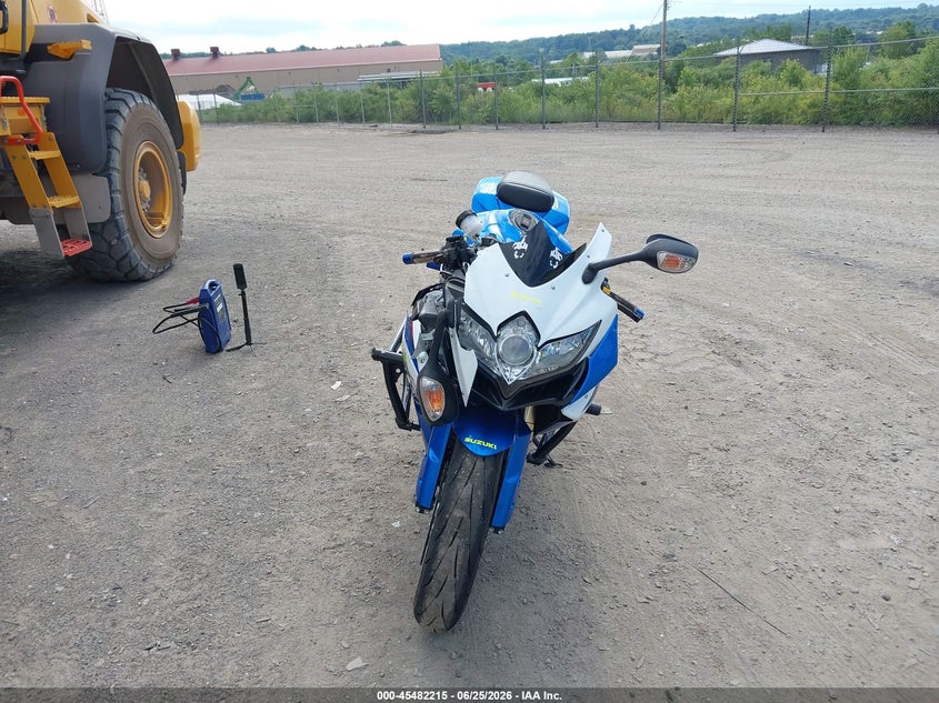 2009 Suzuki Gsx-r600 VIN JS1GN7EA292105922 IAAI salvage auction — RIGHT FRONT, Salvage (Pennsylvania), sold $1,575 on 2026-07-08 (photo 5)