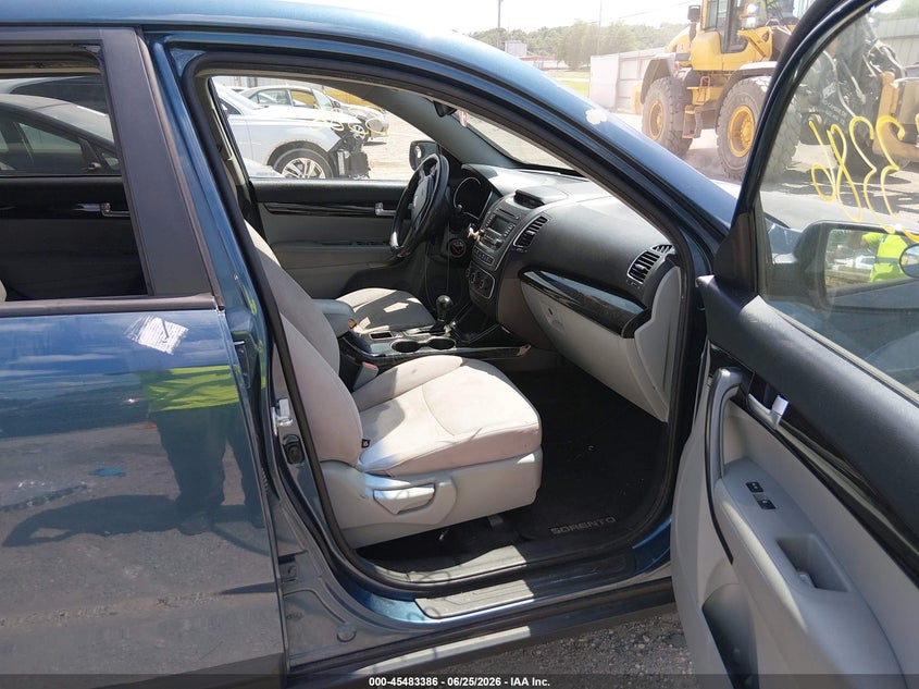 2014 Kia Sorento VIN 5XYKT3A68EG467916 IAAI salvage auction — VANDALISM, Salvage (Iowa), sold $650 on 2026-07-12 (photo 5)