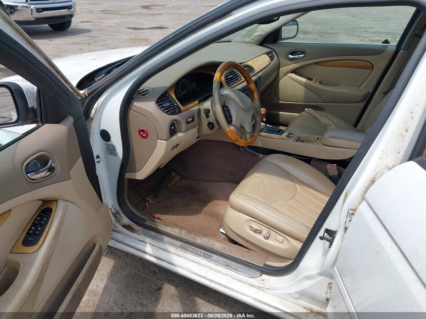 2000 Jaguar S type VIN SAJDA01D2YGL55322 IAAI salvage auction — NORMAL WEAR, Clear (Virginia), sold $300 on 2026-07-17 (photo 5)