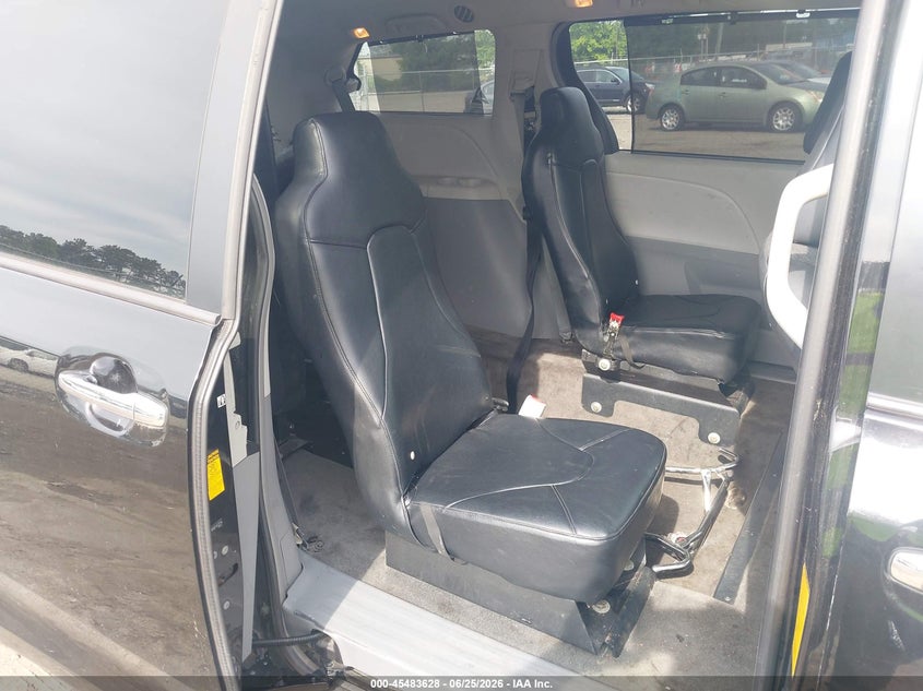 2014 Toyota Sienna VIN 5TDXK3DC6ES422714 IAAI salvage auction — FRONT & REAR, Clear (Virginia), sold $725 on 2026-07-31 (photo 8)