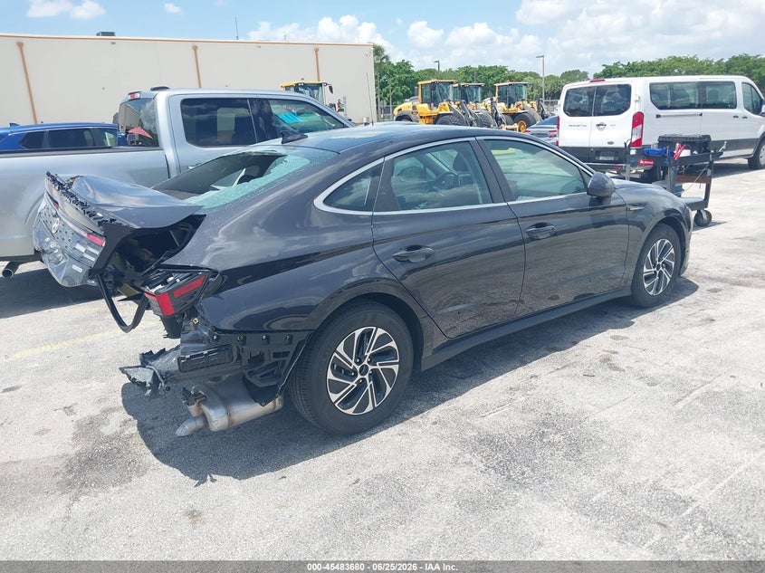 2026 Hyundai Sonata VIN KMHL24JJXTA145532 IAAI salvage auction — REAR END, Rebuildable (Florida), sold $5,775 on 2026-07-09 (photo 4)