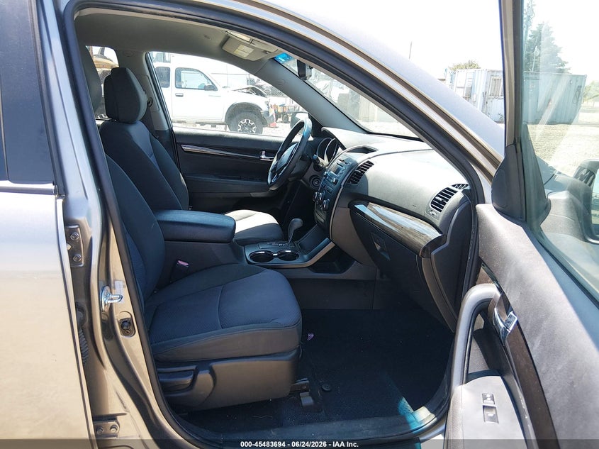 2012 Kia Sorento VIN 5XYKT3A64CG210054 IAAI salvage auction — NORMAL WEAR, Peddle Clear Public-Restricted (Oregon), sold $325 on 2026-07-29 (photo 5)