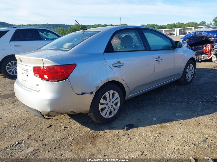 2013 Kia Forte VIN KNAFU4A28D5684291 IAAI salvage auction — NORMAL WEAR, Clear (New Jersey), sold $1,075 on 2026-07-16 (photo 4)