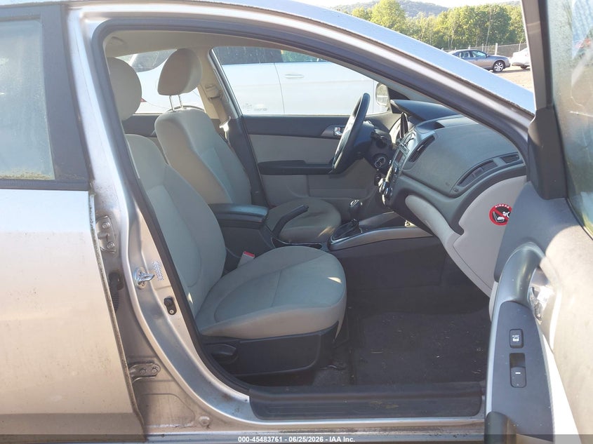 2013 Kia Forte VIN KNAFU4A28D5684291 IAAI salvage auction — NORMAL WEAR, Clear (New Jersey), sold $1,075 on 2026-07-16 (photo 5)