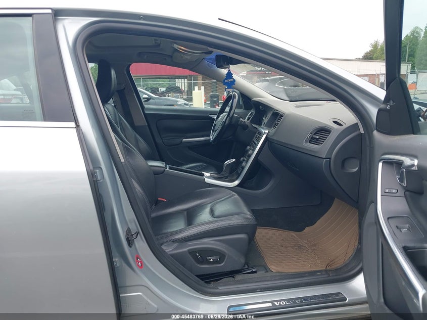 2013 Volvo S60 VIN YV1612FS7D2171800 IAAI salvage auction — FRONT END, Wait Title, sold $350 on 2026-08-20 (photo 5)
