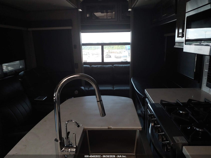2021 Jayco Pinnacle VIN 1UJCJ0BV0M1RL0287 IAAI salvage auction — WATER/FLOOD, Salvage (Louisiana), sold $14,150 on 2026-08-05 (photo 8)