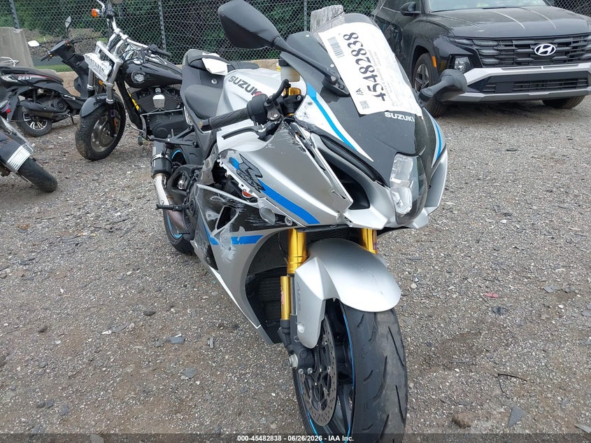 2025 Suzuki Gsx VIN JS1DM11H1S7100032 IAAI salvage auction — FRONT END, Salvage (Pennsylvania), sold $450 on 2026-07-29 (photo 1)