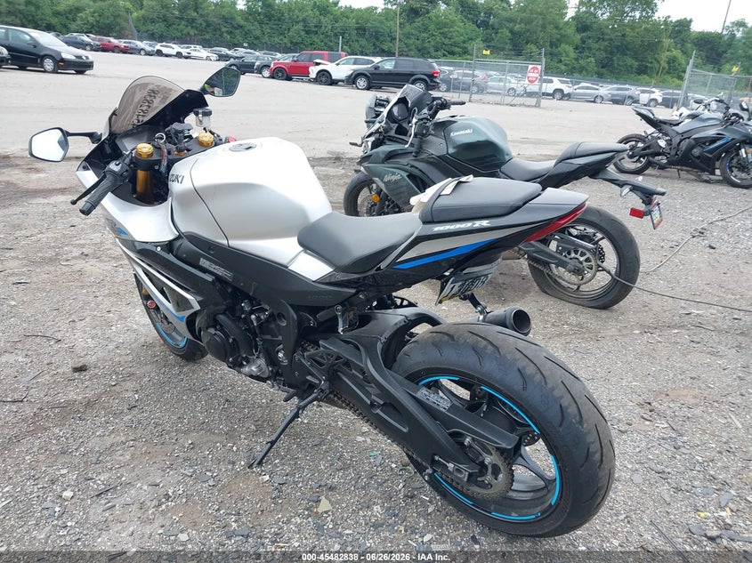 2025 Suzuki Gsx VIN JS1DM11H1S7100032 IAAI salvage auction — FRONT END, Salvage (Pennsylvania), sold $450 on 2026-07-29 (photo 3)