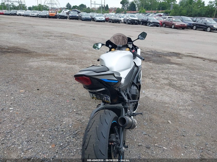 2025 Suzuki Gsx VIN JS1DM11H1S7100032 IAAI salvage auction — FRONT END, Salvage (Pennsylvania), sold $450 on 2026-07-29 (photo 6)