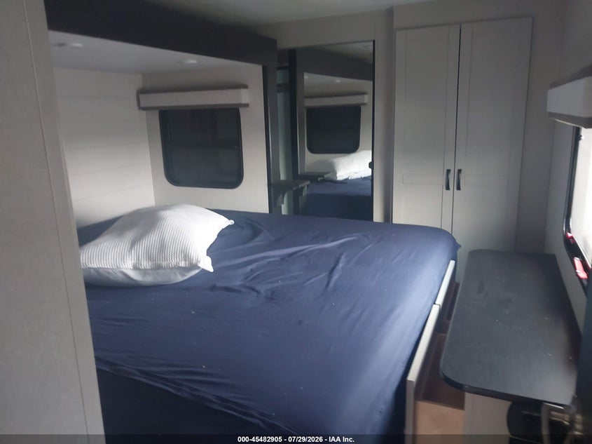2026 Jayco Other VIN 1UJCGSCV4T18L0085 IAAI salvage auction — SIDE, Salvage (Indiana), sold $18,100 on 2026-09-08 (photo 5)