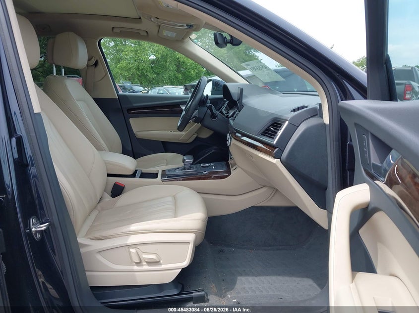 2019 Audi Q5 VIN WA1ANAFY1K2143758 IAAI salvage auction — REAR END, Salvage Title, sold $7,575 on 2026-08-26 (photo 5)