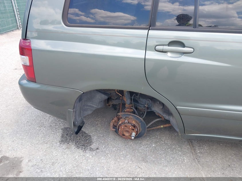 2004 Toyota Highlander VIN JTEDP21A540042259 IAAI salvage auction — NORMAL WEAR, Clear (Nevada), sold $1,025 on 2026-07-16 (photo 6)