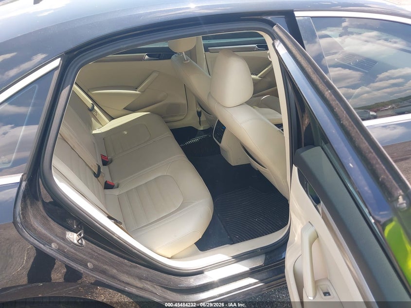 2017 Volkswagen Passat VIN 1VWCT7A3XHC029860 IAAI salvage auction — FRONT END, Salvage - 75% Or Less (Maryland), sold $1,900 on 2026-07-09 (photo 8)