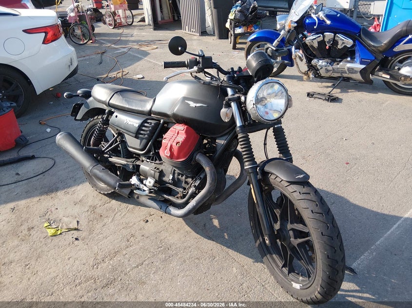 2017 Moto guzzi VIN ZGULDU003HM000195 IAAI salvage auction — UNKNOWN, Wait Title, sold $625 on 2026-08-18 (photo 1)