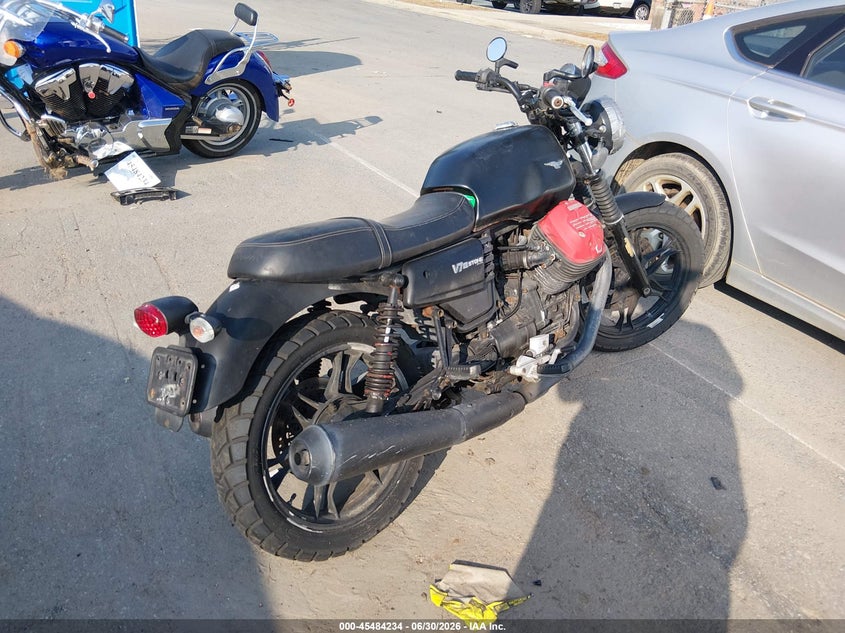 2017 Moto guzzi VIN ZGULDU003HM000195 IAAI salvage auction — UNKNOWN, Wait Title, sold $625 on 2026-08-18 (photo 4)