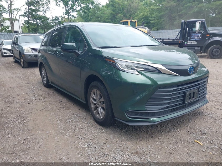 2022 Toyota Sienna VIN 5TDKRKEC9NS112961 — IAAI salvage auction photo