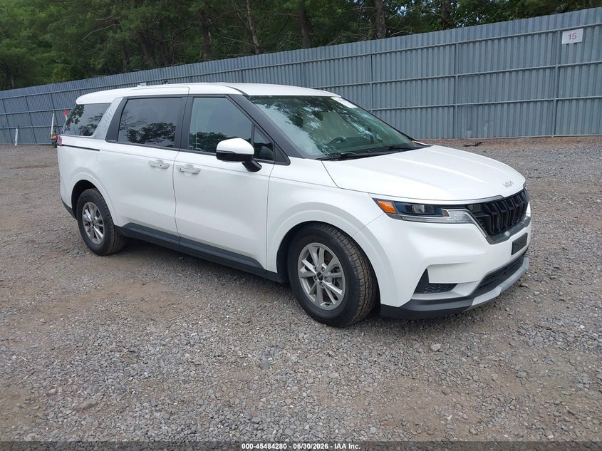 2024 Kia Carnival VIN KNDNB4H36R6329799 IAAI salvage auction — LEFT SIDE, Salvage Title, sold $8,800 on 2026-07-29 (photo 1)