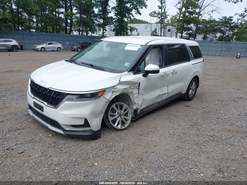 2024 Kia Carnival VIN KNDNB4H36R6329799 IAAI salvage auction — LEFT SIDE, Salvage Title, sold $8,800 on 2026-07-29 (photo 2)