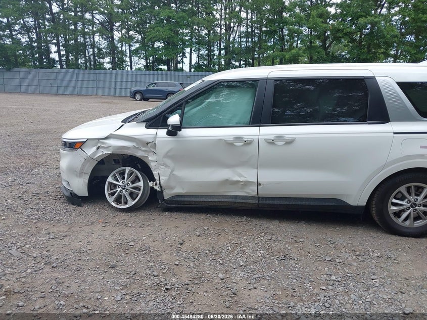 2024 Kia Carnival VIN KNDNB4H36R6329799 IAAI salvage auction — LEFT SIDE, Salvage Title, sold $8,800 on 2026-07-29 (photo 6)