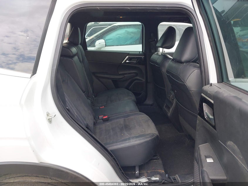 2022 Mitsubishi Outlander VIN JA4J3UA8XNZ076538 IAAI salvage auction — REAR END, Wait Title, sold $7,550 on 2026-08-20 (photo 8)