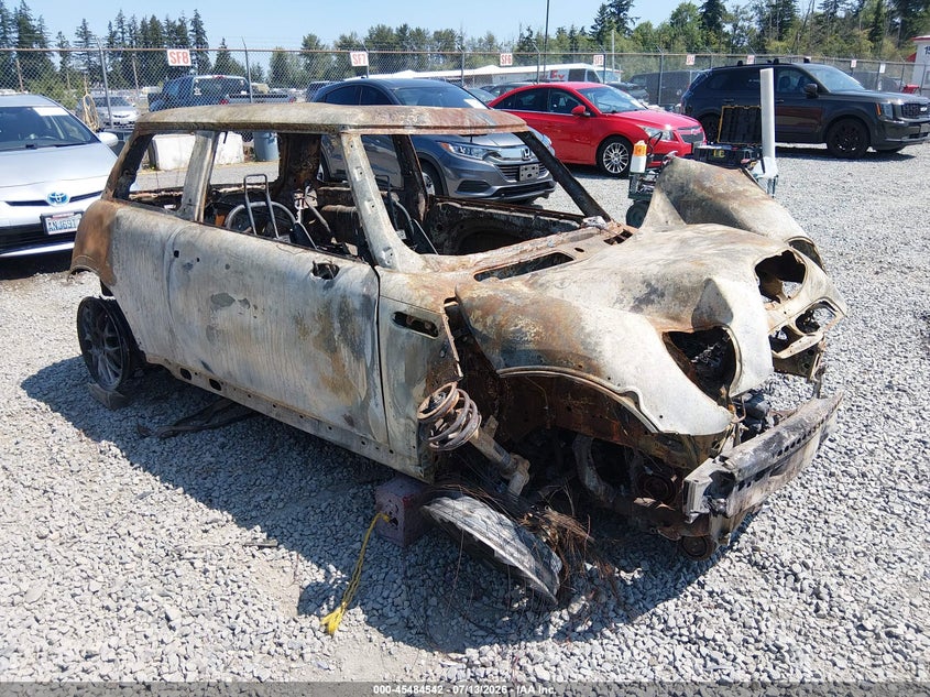 2005 Mini Cooper VIN WMWRE33435TD93152 IAAI salvage auction — TOTAL BURN, Bill Of Sale - Parts Only (Washington), sold $100 on 2026-08-19 (photo 1)