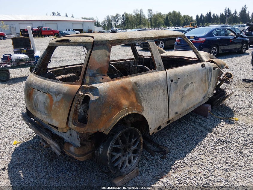2005 Mini Cooper VIN WMWRE33435TD93152 IAAI salvage auction — TOTAL BURN, Bill Of Sale - Parts Only (Washington), sold $100 on 2026-08-19 (photo 4)