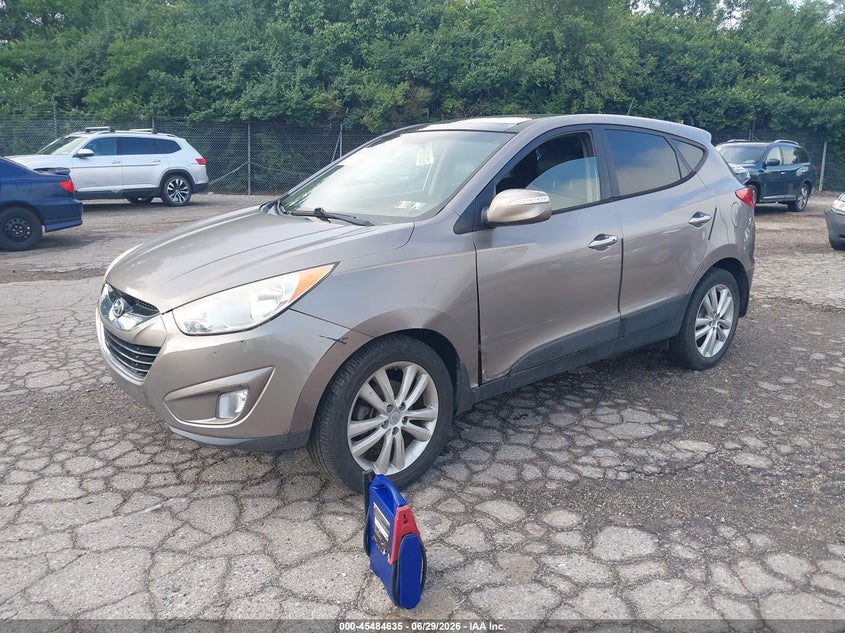 2013 Hyundai Tucson VIN KM8JU3AC8DU565870 IAAI salvage auction — NORMAL WEAR, Clear (Pennsylvania), sold $2,300 on 2026-07-17 (photo 2)