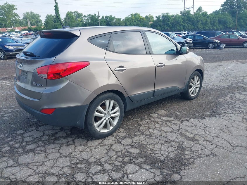 2013 Hyundai Tucson VIN KM8JU3AC8DU565870 IAAI salvage auction — NORMAL WEAR, Clear (Pennsylvania), sold $2,300 on 2026-07-17 (photo 4)