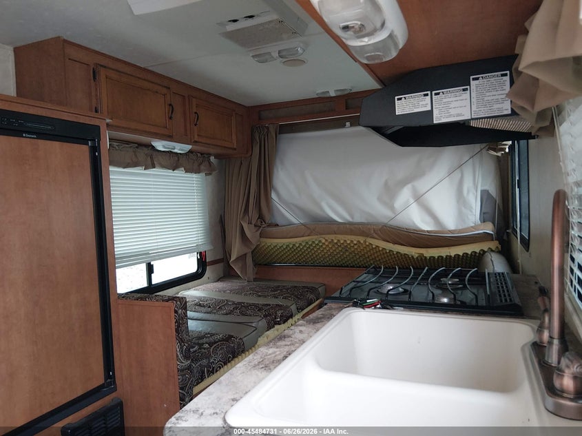 2013 Forest river Coachmen apex VIN 5ZT2CXDC7DA002808 IAAI salvage auction — HAIL, Salvage (Missouri), sold $1,100 on 2026-07-30 (photo 5)
