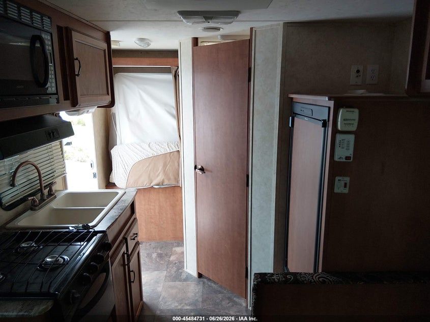 2013 Forest river Coachmen apex VIN 5ZT2CXDC7DA002808 IAAI salvage auction — HAIL, Salvage (Missouri), sold $1,100 on 2026-07-30 (photo 8)