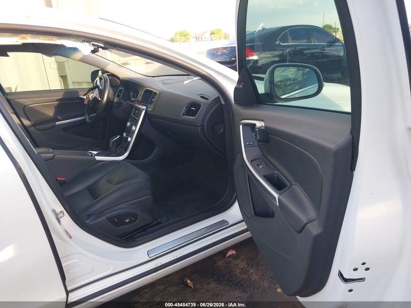2017 Volvo VIN LYV402HK3HB155921 IAAI salvage auction — RIGHT FRONT, Salvage (Arizona), sold $2,400 on 2026-07-16 (photo 5)