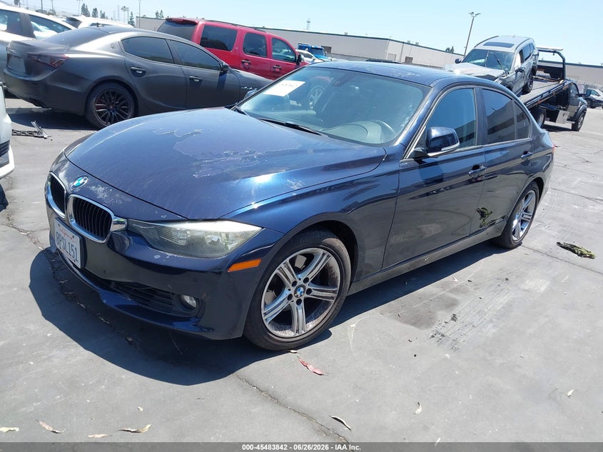 2014 BMW 3er VIN WBA3C1C59EK112743 IAAI salvage auction — REAR END, Salvage Title, sold $725 on 2026-07-22 (photo 2)