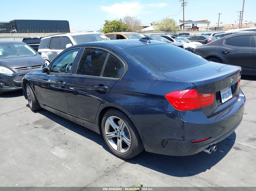 2014 BMW 3er VIN WBA3C1C59EK112743 IAAI salvage auction — REAR END, Salvage Title, sold $725 on 2026-07-22 (photo 3)