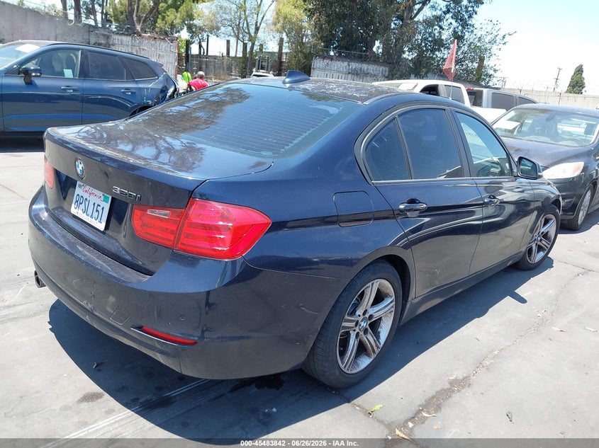 2014 BMW 3er VIN WBA3C1C59EK112743 IAAI salvage auction — REAR END, Salvage Title, sold $725 on 2026-07-22 (photo 4)