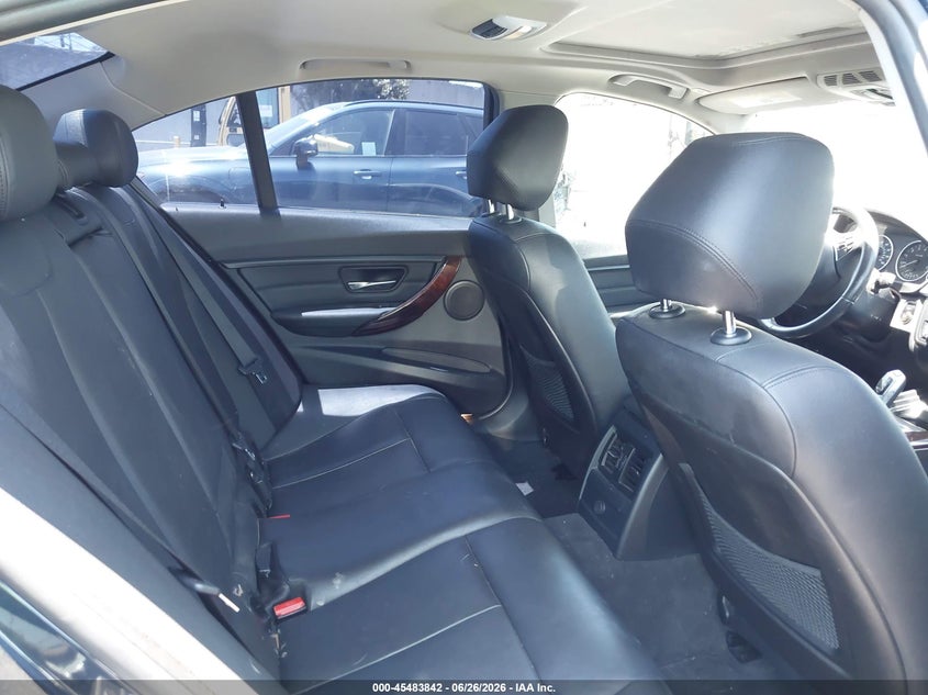 2014 BMW 3er VIN WBA3C1C59EK112743 IAAI salvage auction — REAR END, Salvage Title, sold $725 on 2026-07-22 (photo 8)
