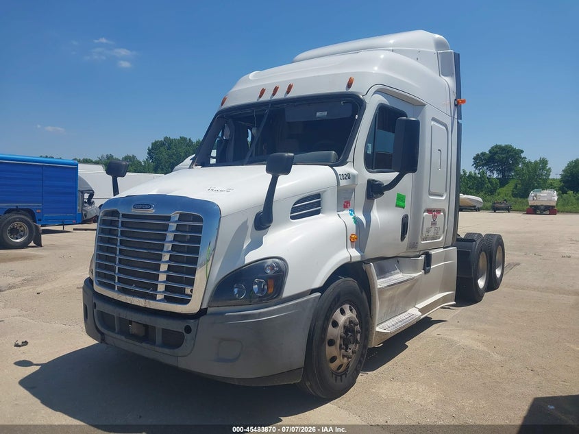 2016 Freightliner Cascadia 113 VIN 3AKJGHDV5GSHB1587 IAAI salvage auction — ROLLOVER, Salvage (Illinois), sold $6,975 on 2026-08-20 (photo 2)