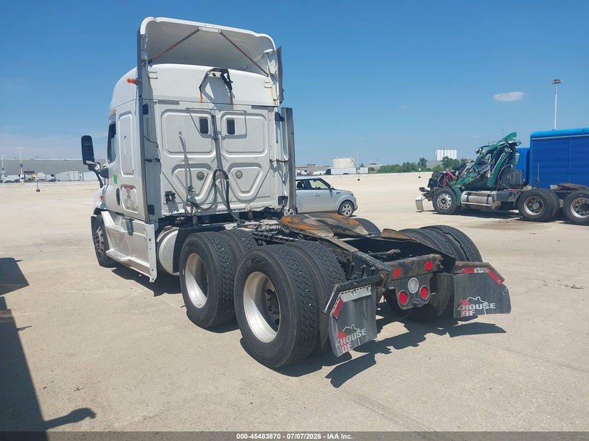 2016 Freightliner Cascadia 113 VIN 3AKJGHDV5GSHB1587 IAAI salvage auction — ROLLOVER, Salvage (Illinois), sold $6,975 on 2026-08-20 (photo 3)