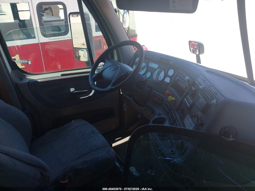 2016 Freightliner Cascadia 113 VIN 3AKJGHDV5GSHB1587 IAAI salvage auction — ROLLOVER, Salvage (Illinois), sold $6,975 on 2026-08-20 (photo 5)